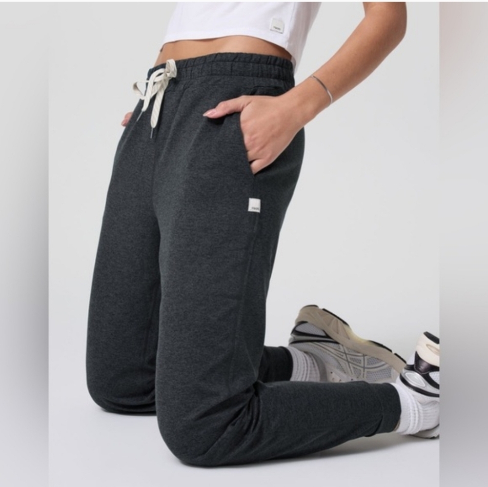 Vuori Performance Dreamknit Jogger Size L in Charcoal Heather - Picture 2 of 15
